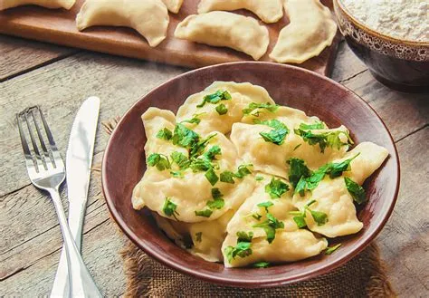 Pelmeni de Rostovi-na-Donu: Uma explosão de sabor aconchegante com recheio suculento e massa macia!