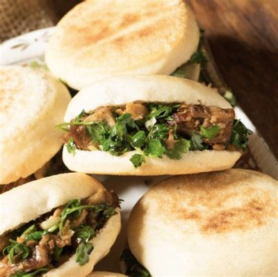  Rou Jia Mo: Um Sanduíche Chines de Carne Desfiada Assada com Sabores Picantes e Azucares Terrosos!